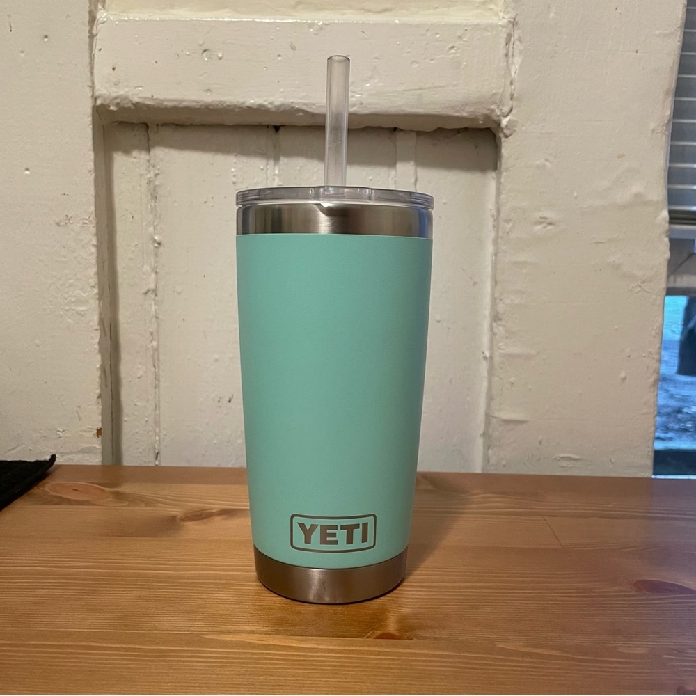YETI 20 oz Rambler Tumbler with Straw Lid Seafoam Green Blue